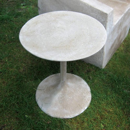 mesa de jardim de concreto